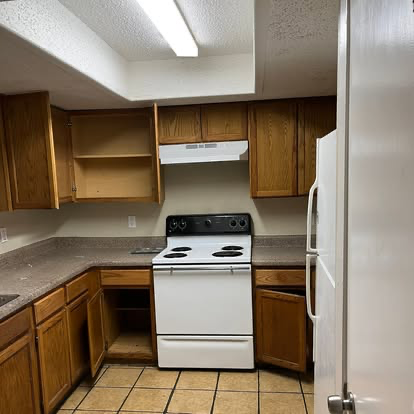 Apartment kitchen after a cleanout